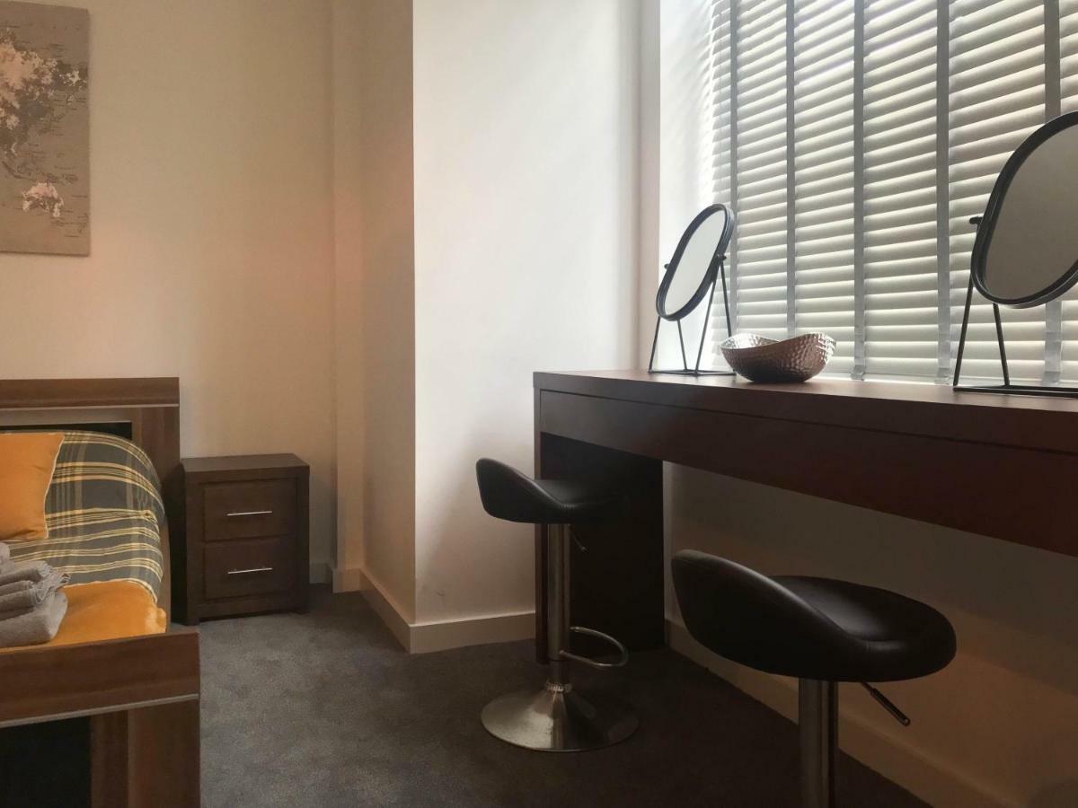 Luxury 1 Bed Apartment In City Centre With Parking Chester Exterior foto