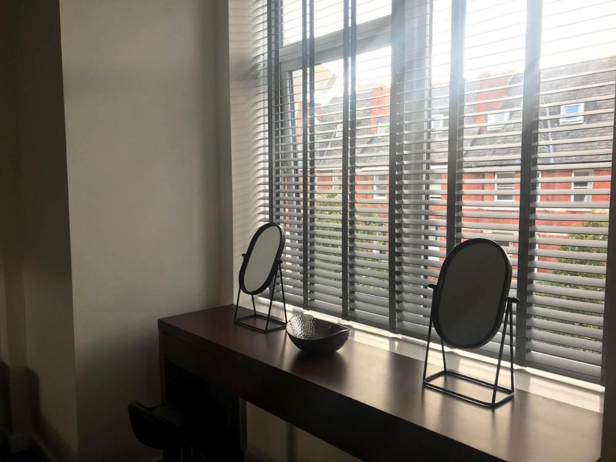 Luxury 1 Bed Apartment In City Centre With Parking Chester Exterior foto